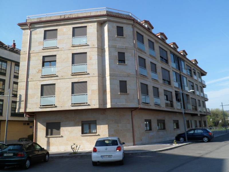 50% DE VIVENDA Situación: RU CASTELAO 2 Es:1 Pl:00 Pt:C 8503921 PONTECESURES 36640-PONTEVEDRA Provincia: PONTEVEDRA Municipio: PONTECESURES Titulares: DIZ RODRIGUEZ JOSE y Dª SANCHEZ CASTROMAN ANA propietarios al 50% cada uno Derecho para el Concursa